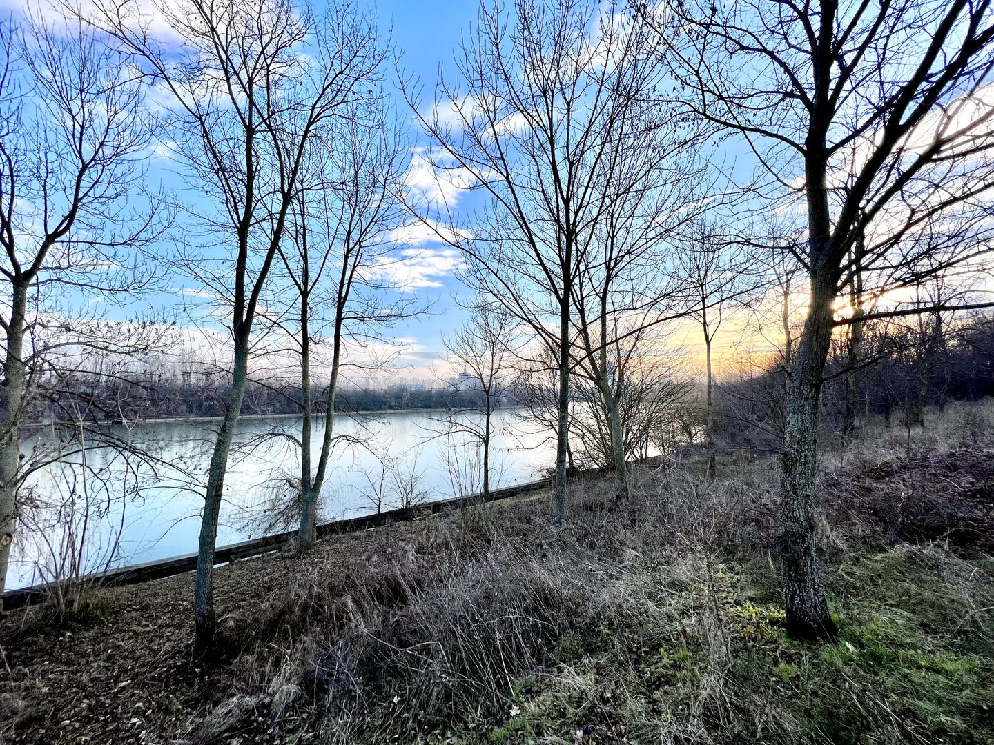 Teren 6000 mp pozitie deosebita lacul Baneasa adancime 140 m - Poză 27