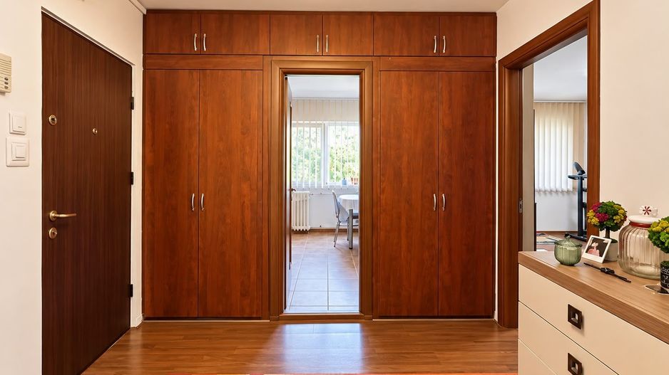 Apartament de vanzare in Oradea, strada Sovata, cu priveliste spre mal - Poză 4