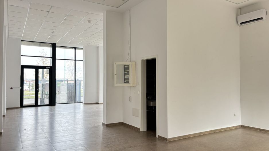 DE ÎNCHIRIAT – Spațiu comercial 102 m² – Coresi Avantgarden (Kasper) - Poză 2