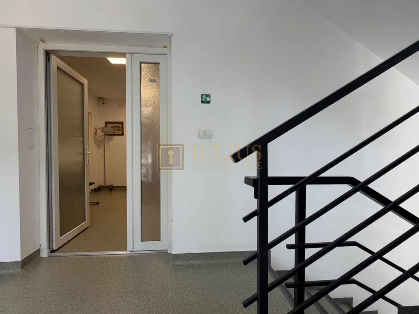 100mp utili; 5 încăperi, pentru activități medicale. - Poză 3