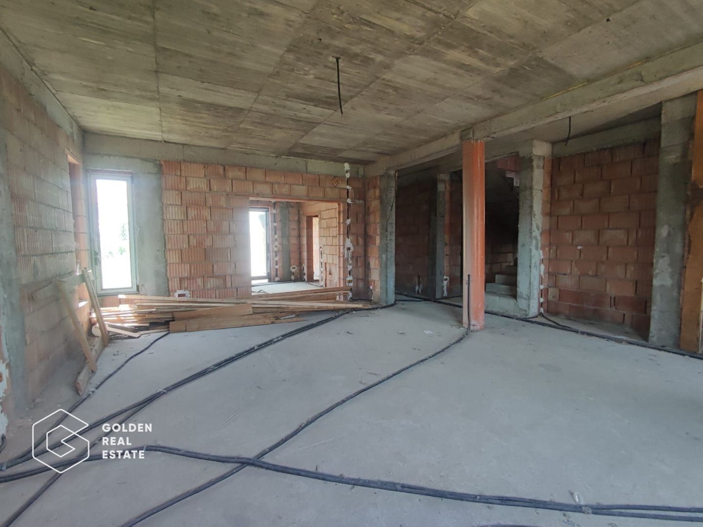 Casa cu teren de 697 mp si 5 dormitoare, Westfield - Poză 2