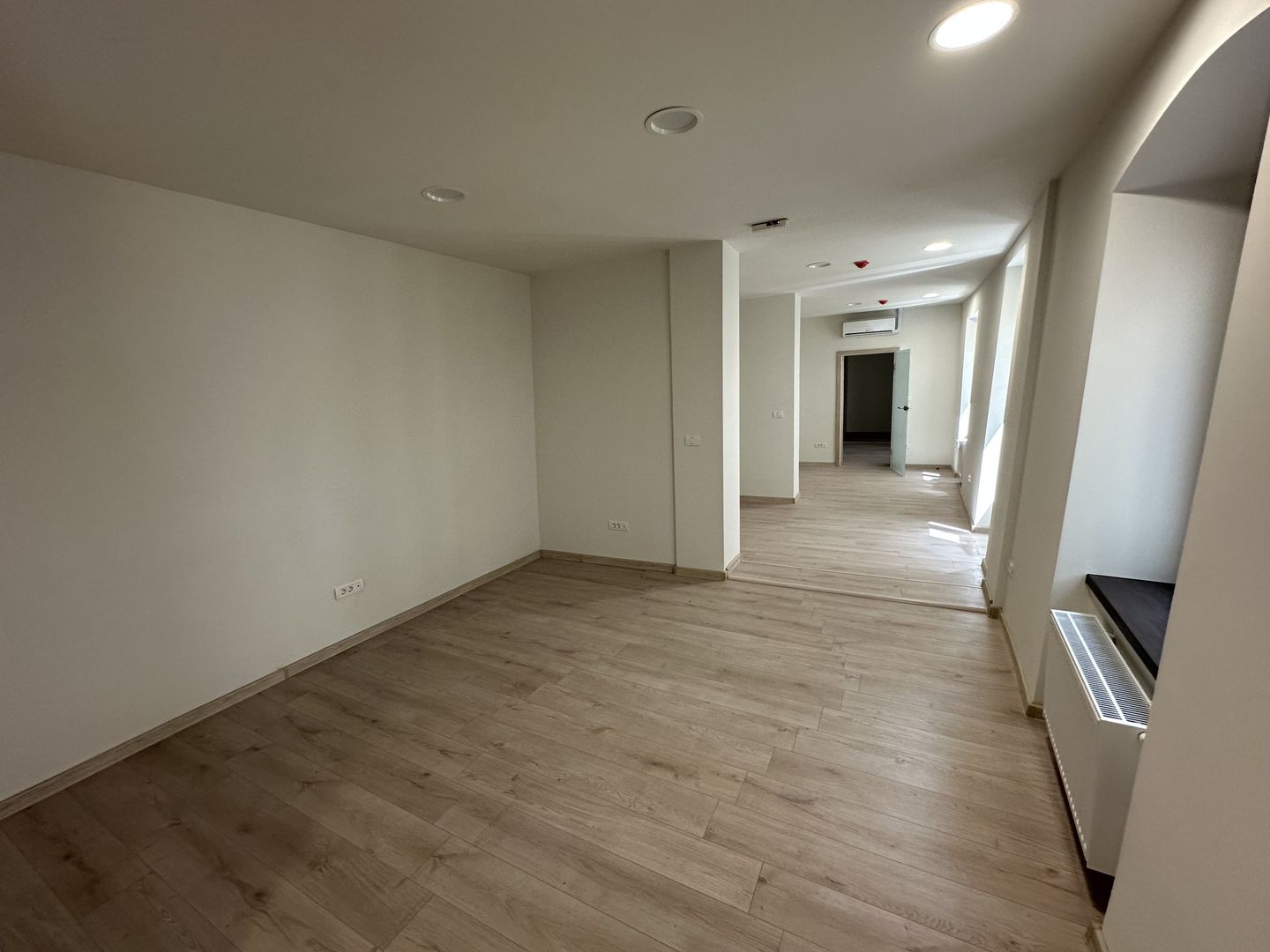 Spatii de birouri Ultracentral suprafață  de 66.7  mp - Poză 1