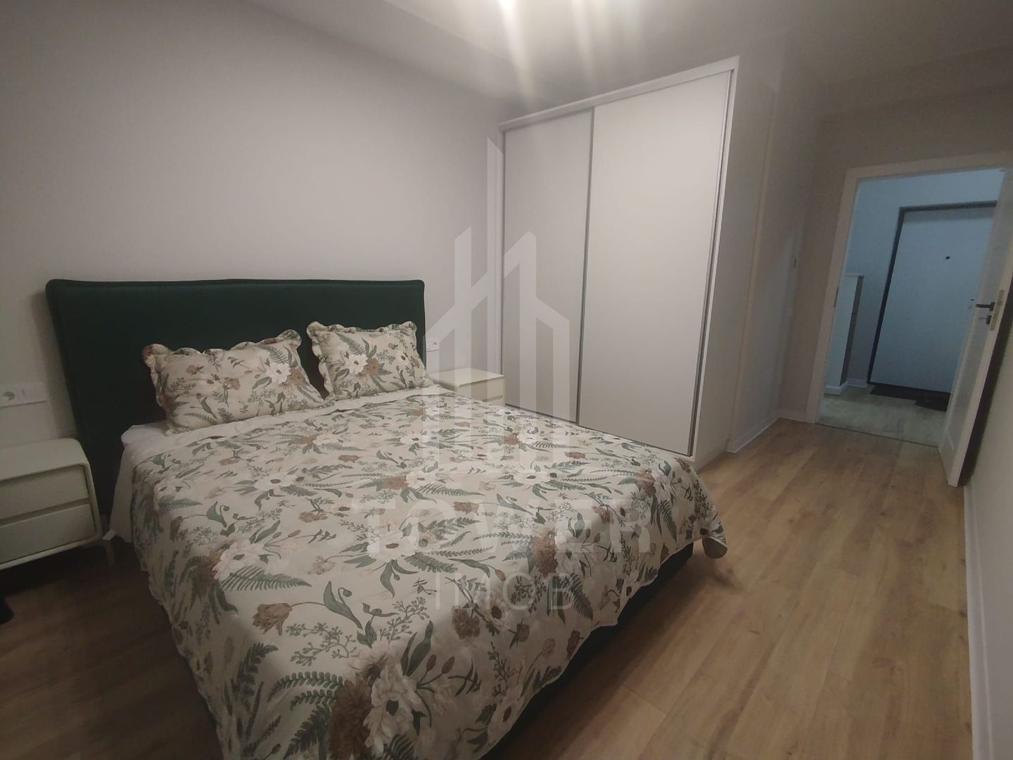 Apartament modern de închiriat, cu balcon și loc de parcare - Poză 4