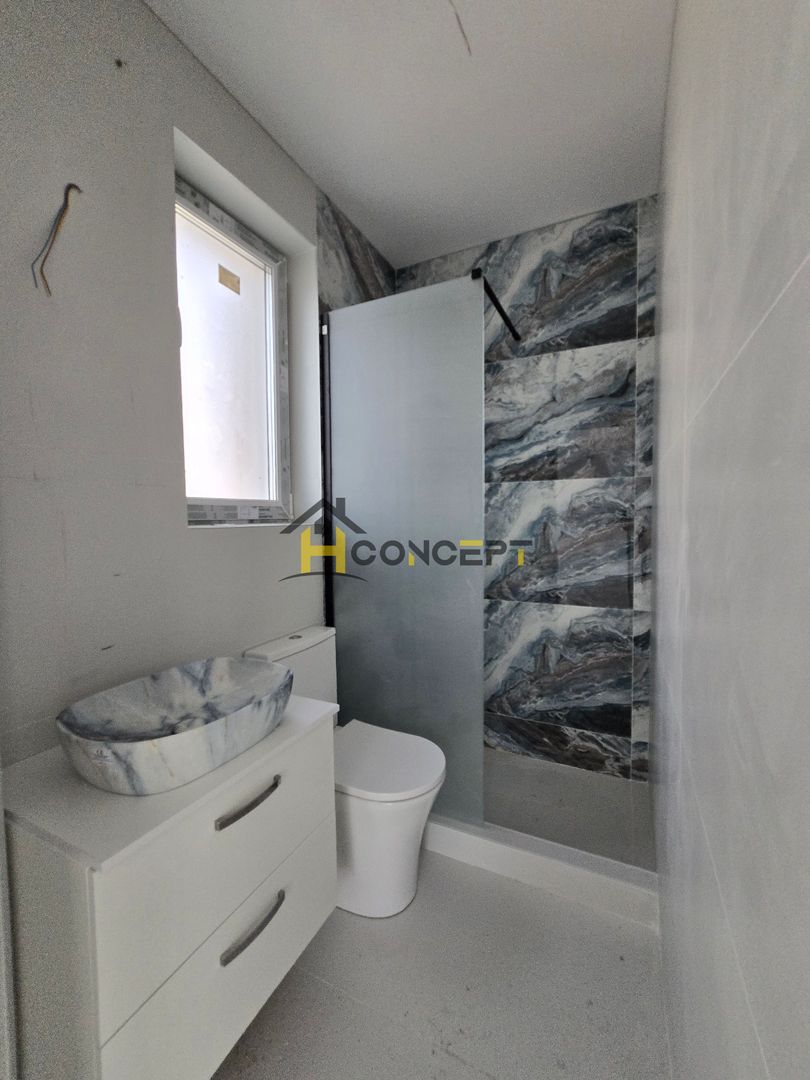 Vila finalizata, curte libera 185 mp,  loc de parcare, zona case - Poză 17