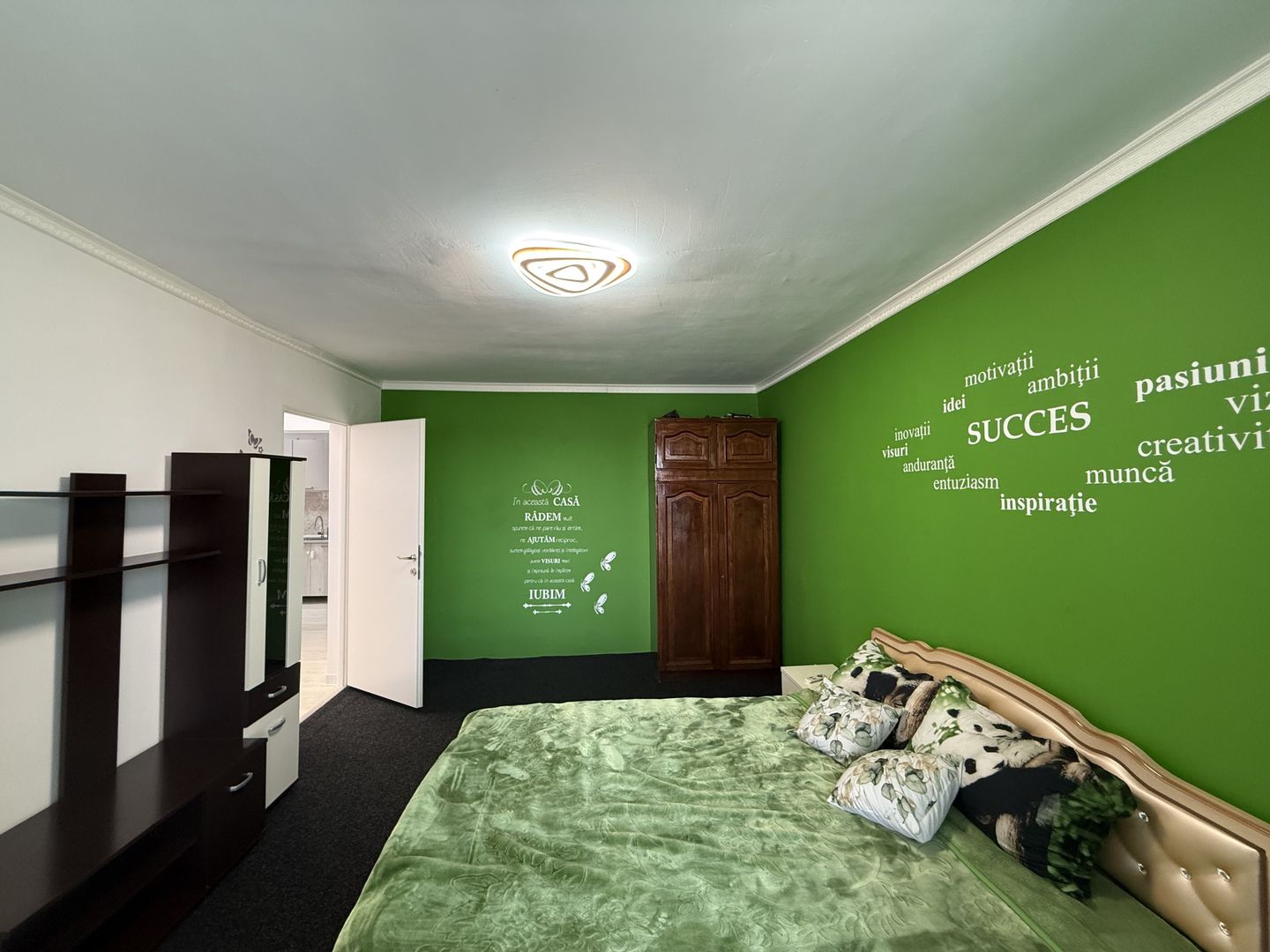 Apartament 3 camere, decomandat, renovat recent, Aradul Nou - Poză 1
