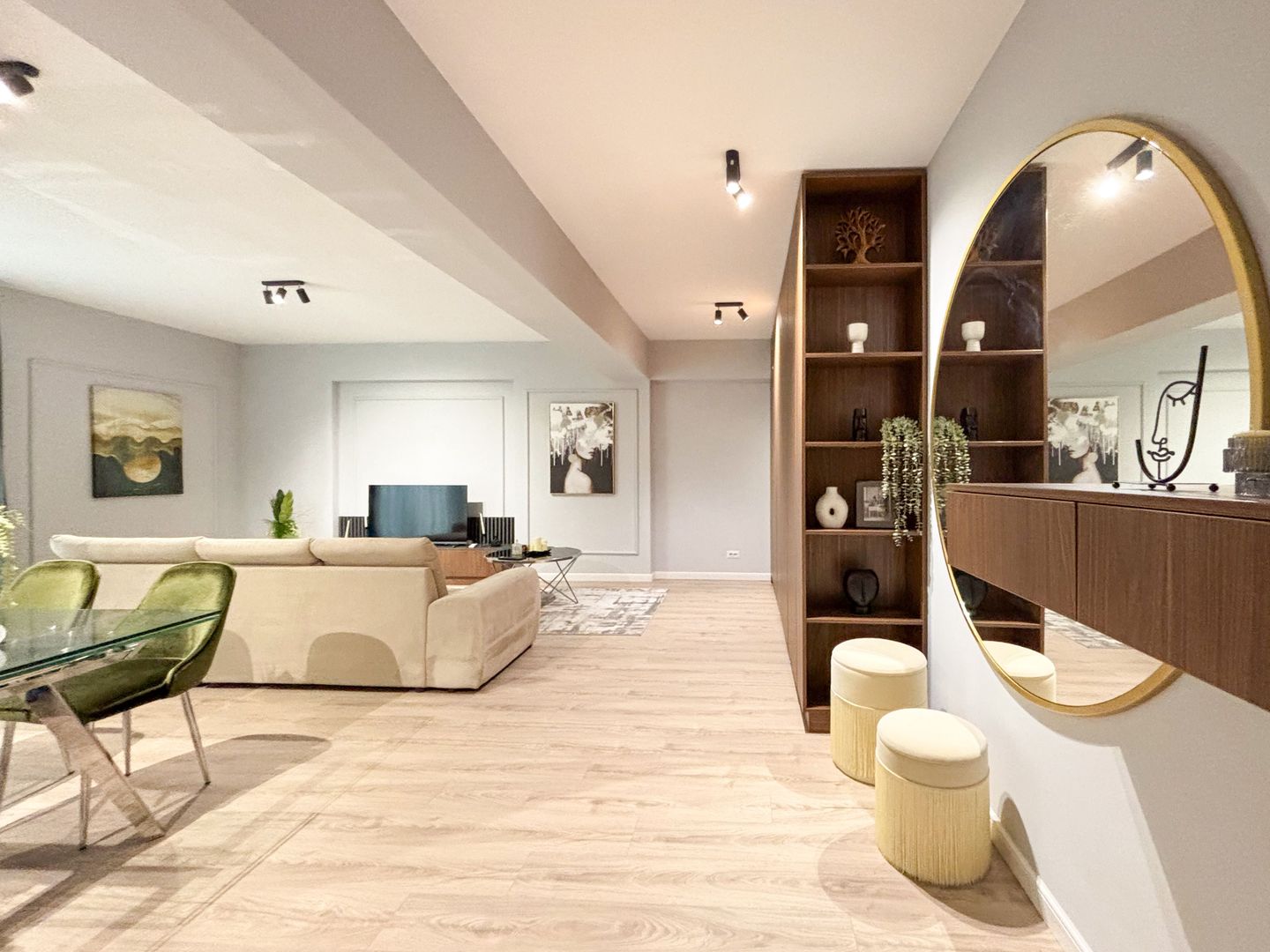 Chirie I Apartament 2 camere | 68 mp + 11 mp balcon | Parcare - Poză 1