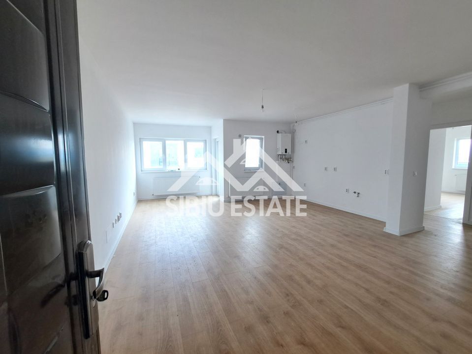 Apartament Sibiu 4 camere, 2 bai NOU lift si parcare - Poză 2
