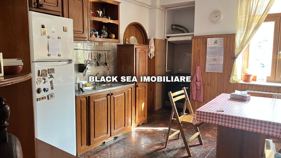 Vila 7 camere D+P+1+M - 2 Garaje - 50m de plaja - Zona centrala - Poză 9