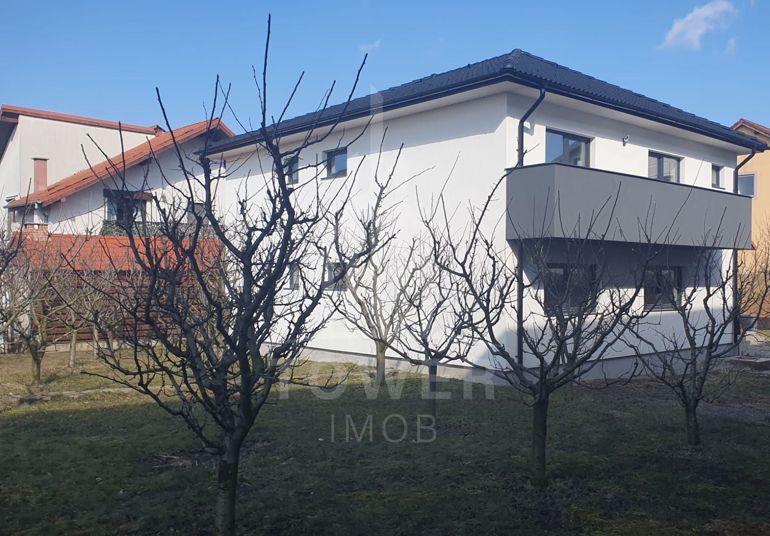 Apartament  4 camere de vanzare . - Poză 2