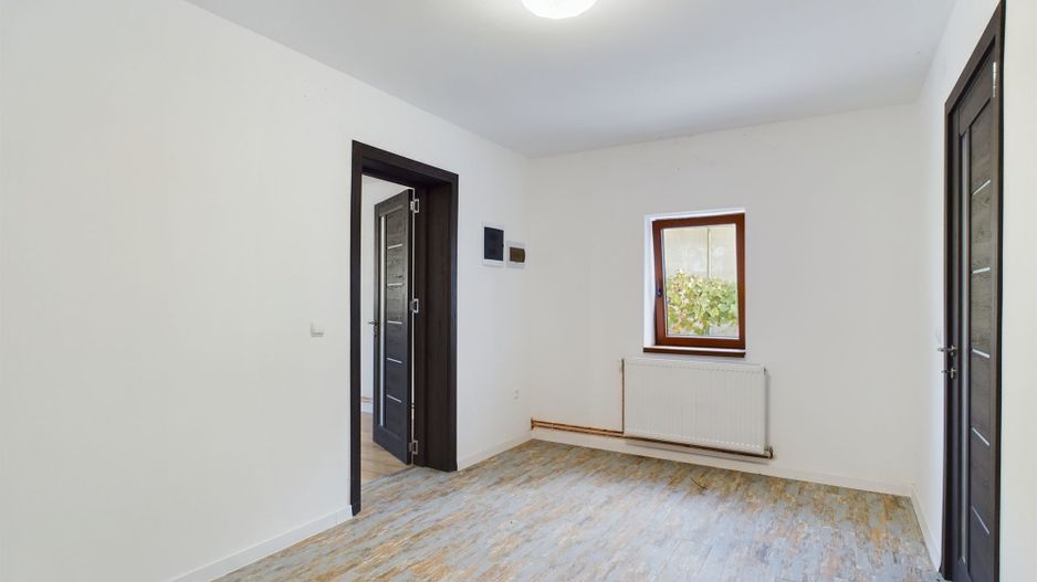 Casă cu 4 camere în Urseni, complet renovată! - Poză 4