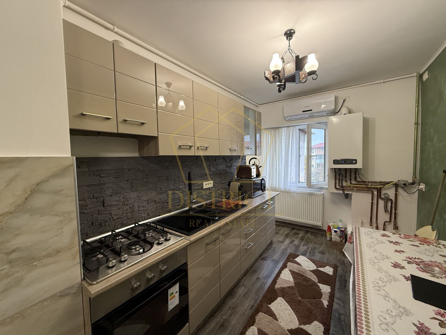 Apartament complet renovat cu 2 camere | Freidorf - Poză 1