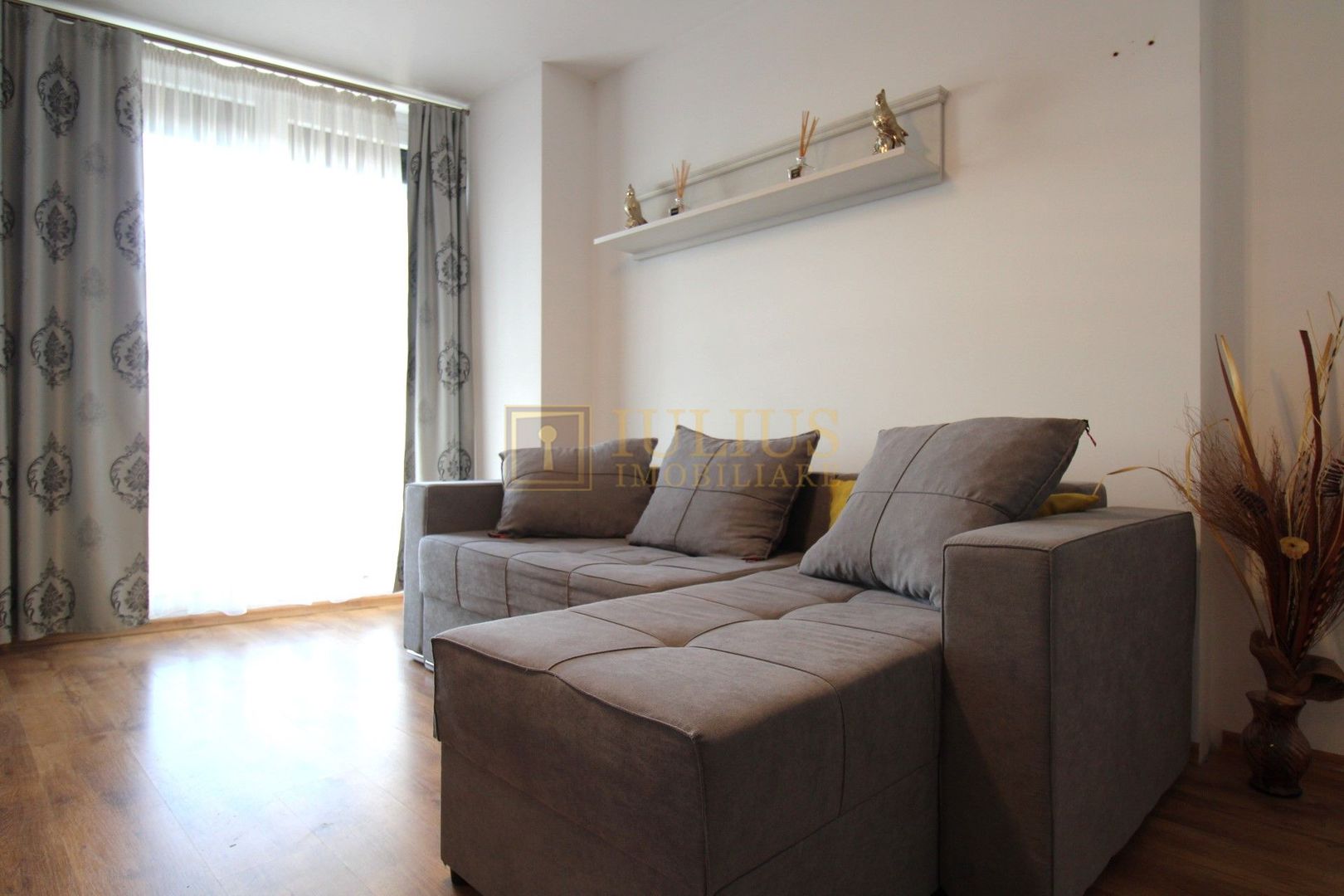 Complex URANUS PLAZA, zona Soarelui; rulouri electrice. - Poză 4