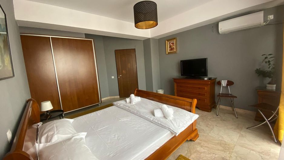 Apartament -220mp + terasa 200mp sector 4 Pasaj Marasesti an bloc 2000 - Poză 8