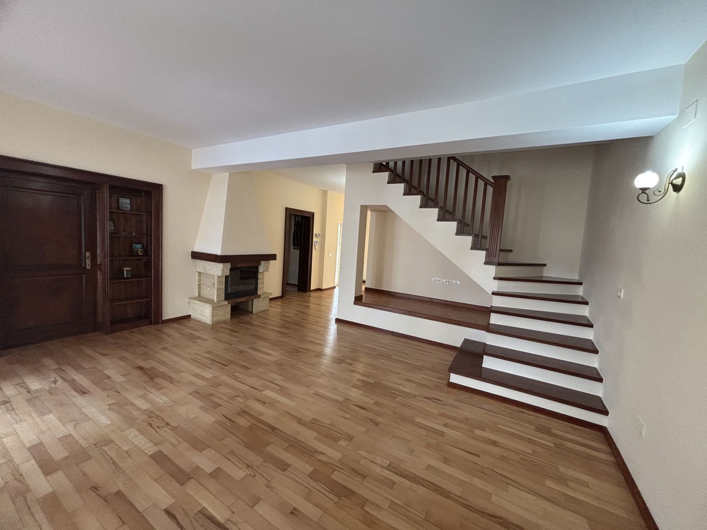 Vilă primitoare zona Modern - Poză 2