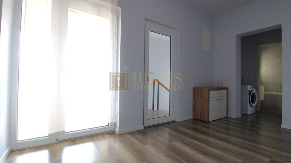 Casa cu 3 camere, locuri de  parcare, curte - Poză 16