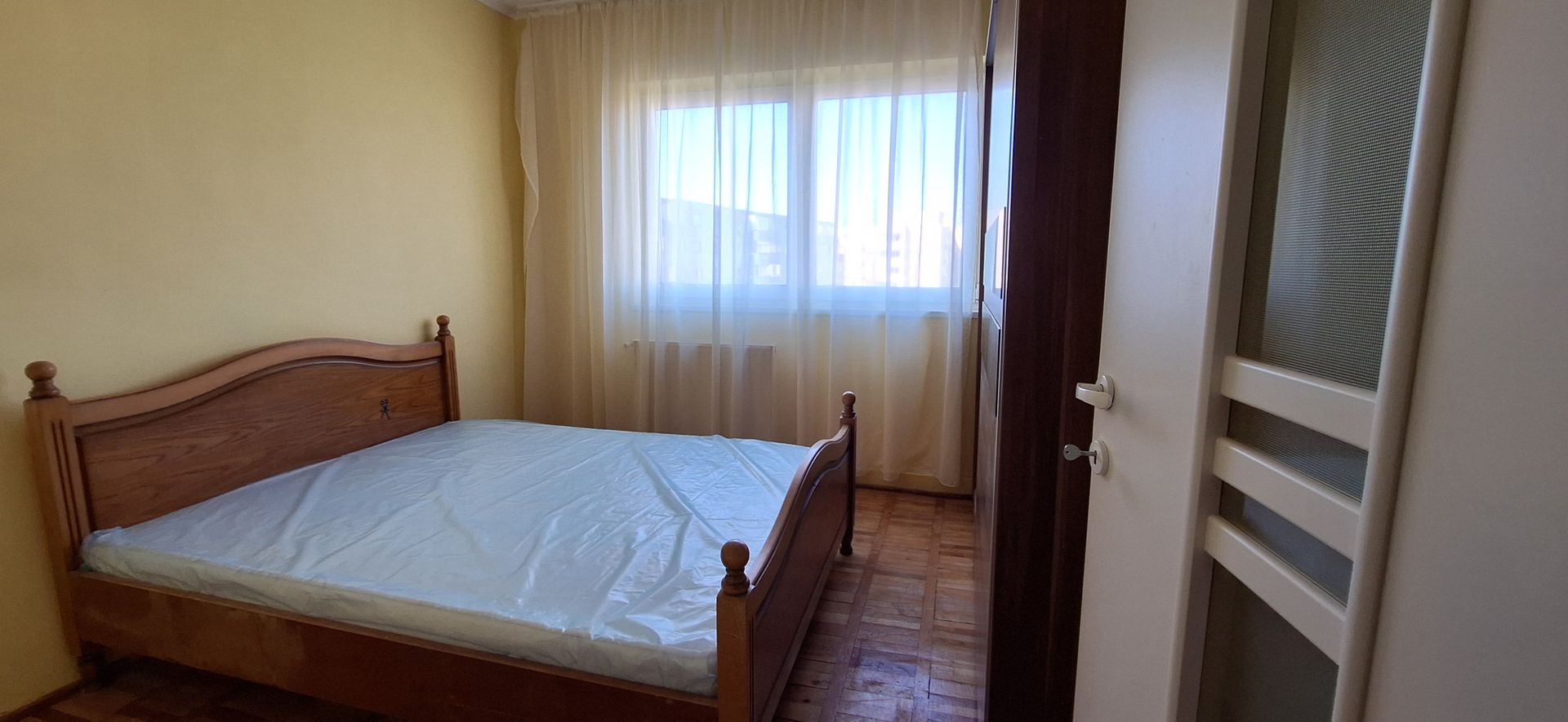 Apartament cu 3 camere - Central - Poză 9