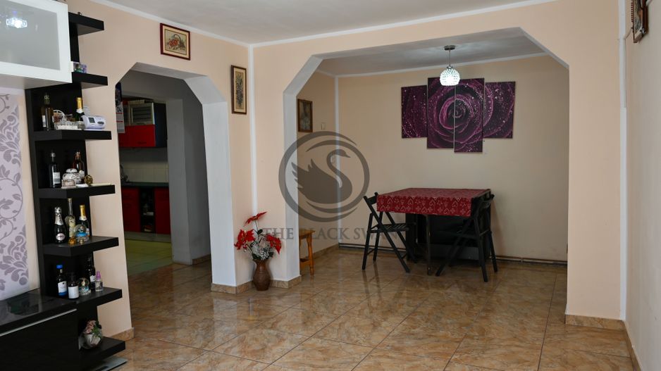Casa de vanzare | 1.048 Mp teren | Romanesti - Poză 3