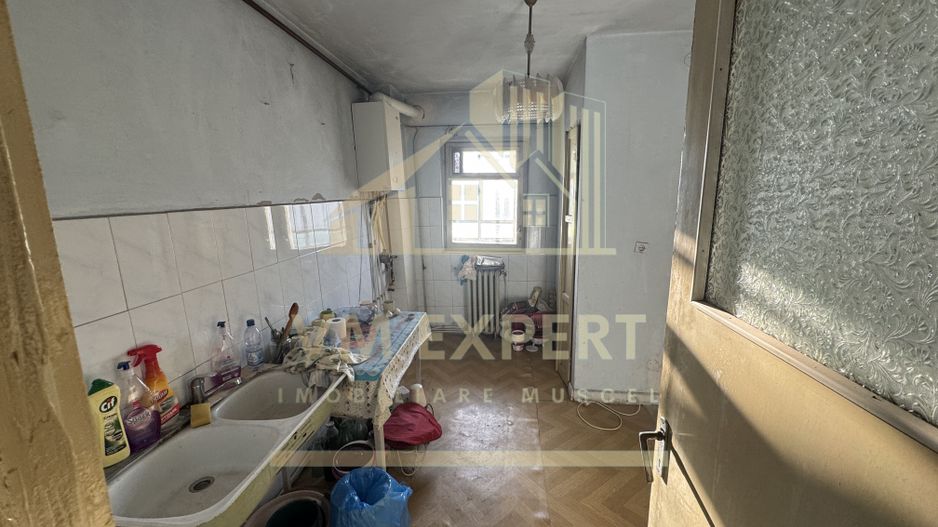 APARTAMENT 3 CAMERE ETAJ 4 VISOI CAMPULUNG - Poză 4