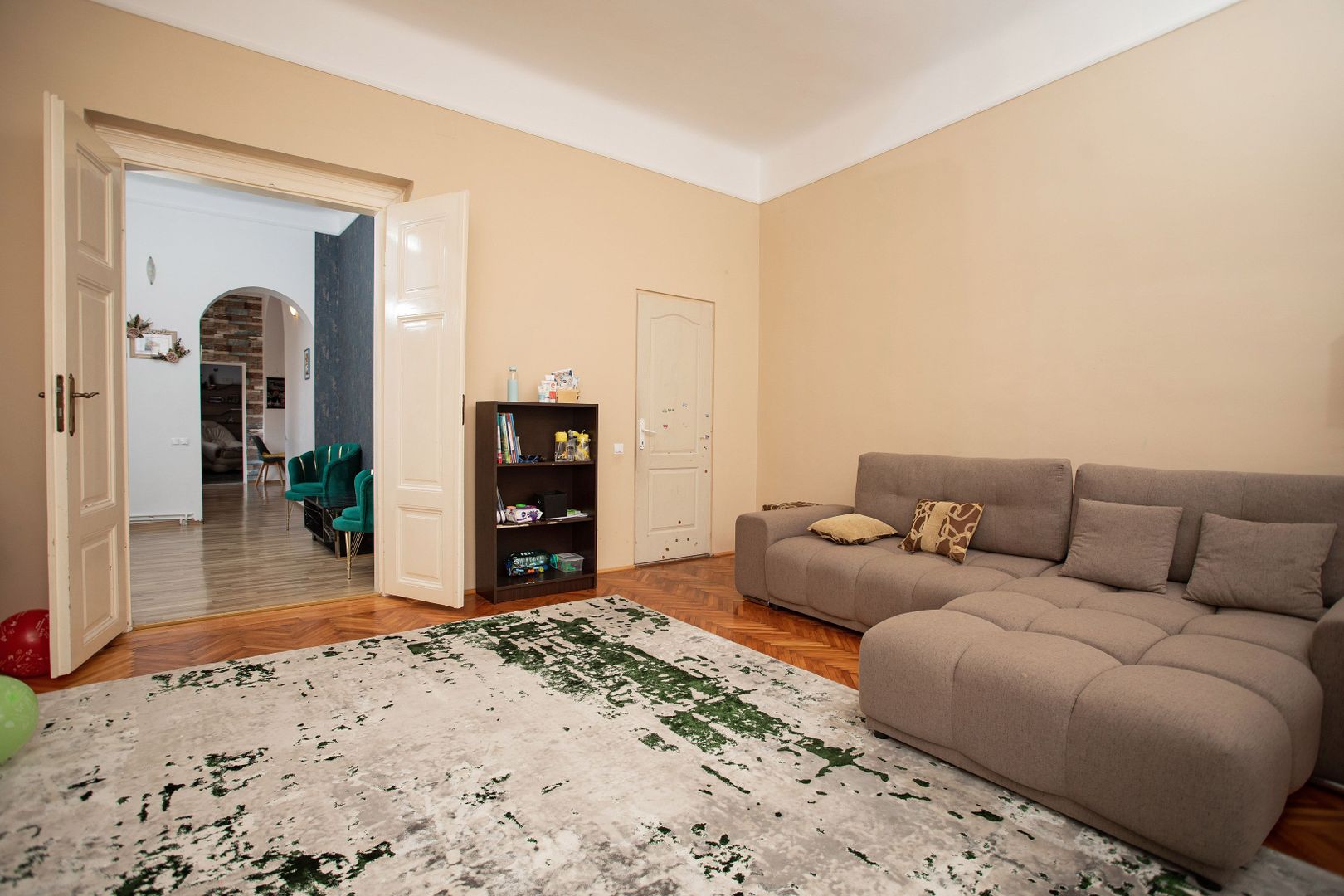 Vilă, singur în curte, central, Oradea 128 mp. 800  E/lună. Comision 0 - Poză 9