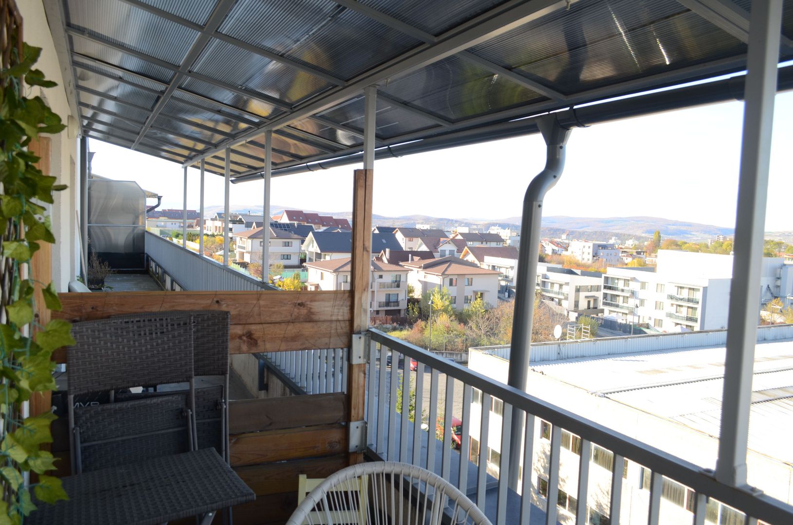 Apartament cu 3 camere, 2 bai, 2 terase, 2 garaje, in cartier Europa - Poză 17