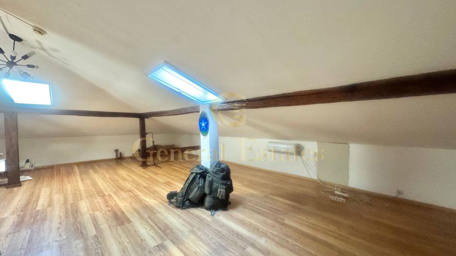 Spre Vânzare Proprietate remarcabilă cu 6 camere în inima Iașului ! - Poză 13