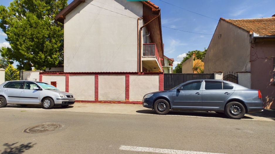 Vilă cu 3 apartamente în zona Parneava - Poză 26