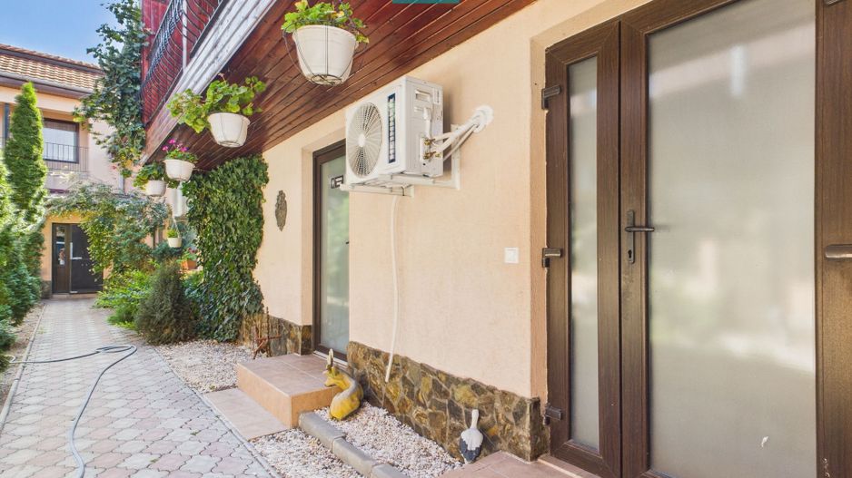 Casă și clădire de apartamente la Orțișoara - Poză 12