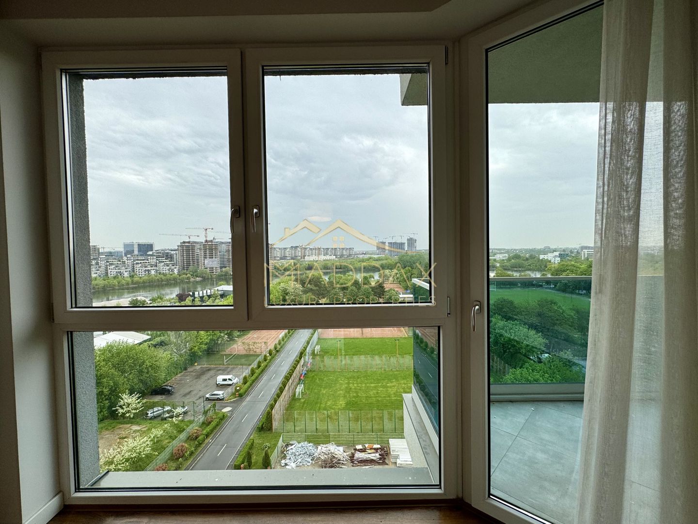 4 rooms apartment - 122 sqm// 1 Parking / Floreasca - Lake View - Poză 28
