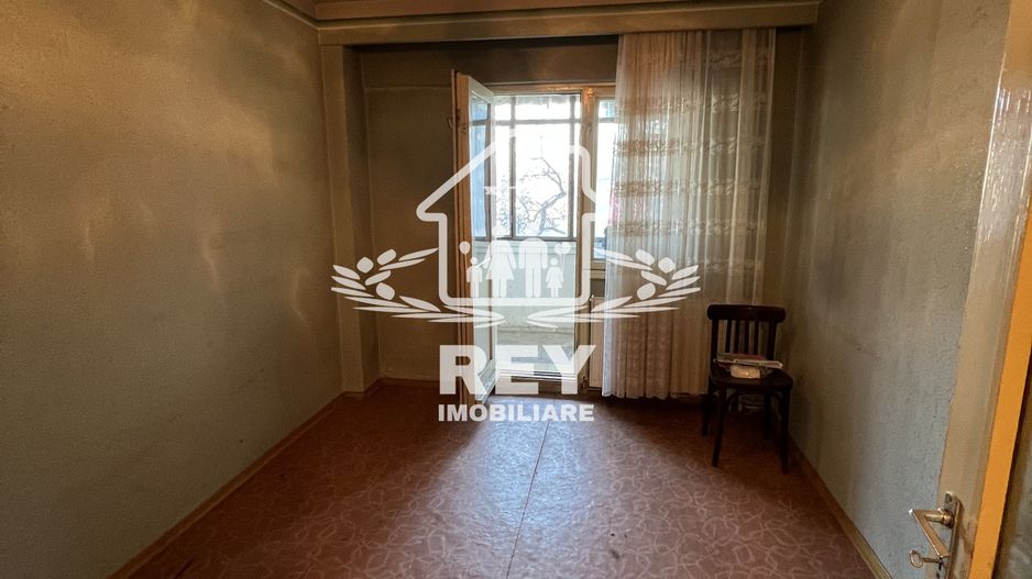 Apartament 4 camere decomandate 4 balcoane etaj 1 Str. Bâlea/Sibiu - Poză 4