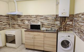 În inima campusului universitar, renovat, ideal pentru investiție sau locuință! - Poză 1