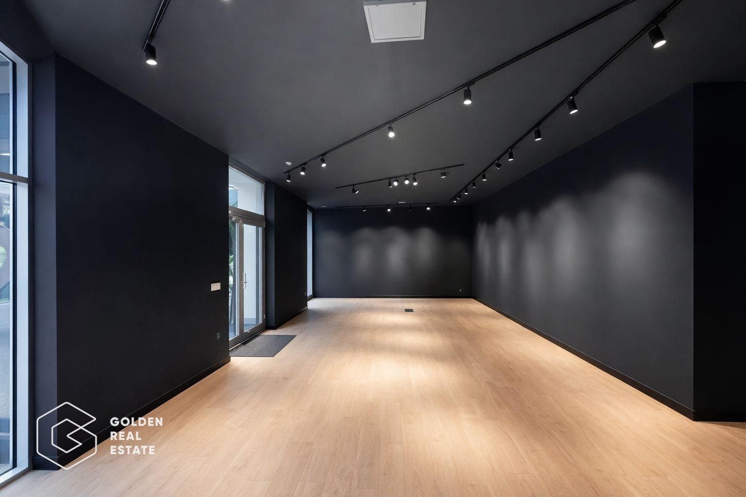 Oportunitate!Spatiu comercial central, 160mp, 5 camere, centrala proprie,parcare - Poză 2