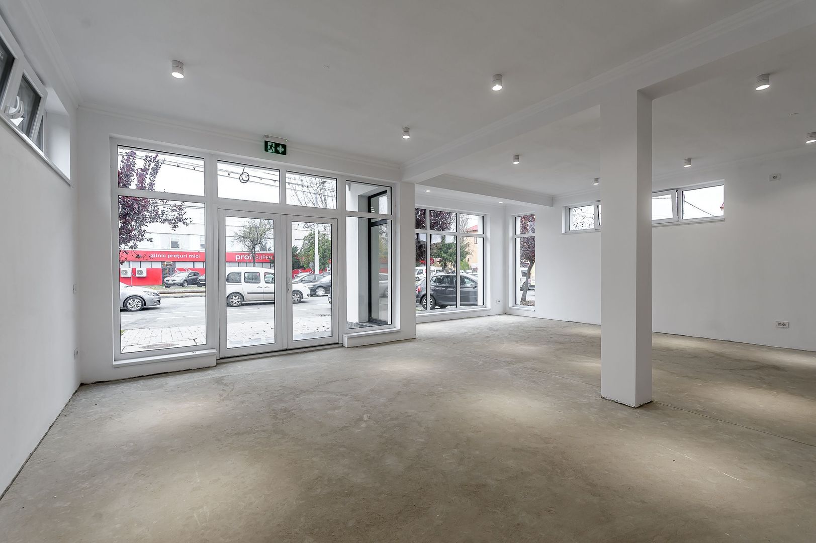 Clădire nouă P+2 cu showroom și birouri în Arad - Poză 4