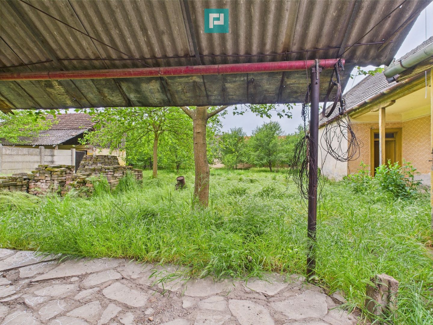 Casă de reabilitat pe teren generos- Comuna Variaș - Poză 28