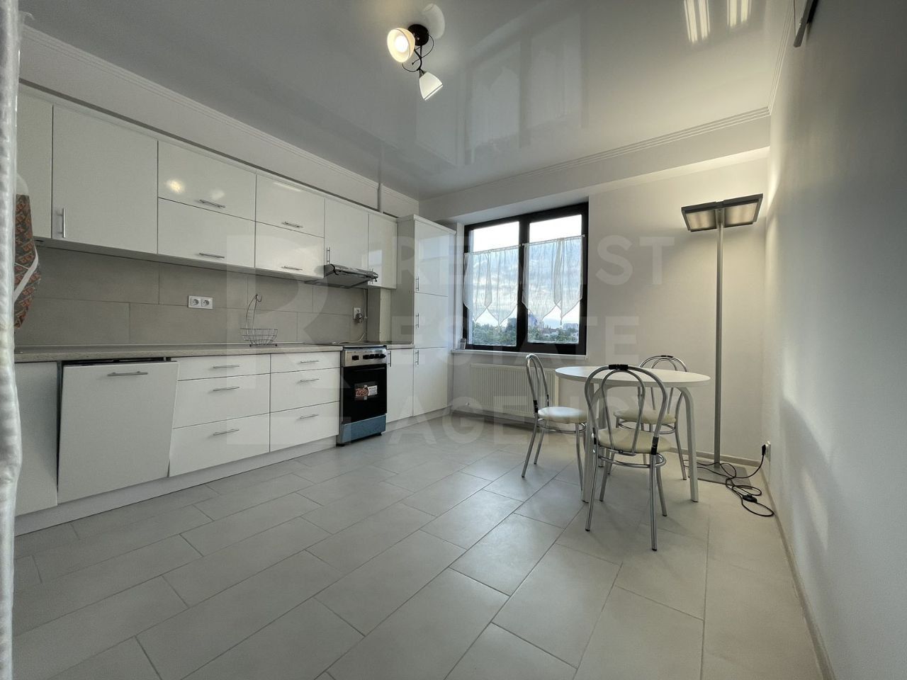 Chirie, apartament, 2 camere, strada Alexei Şciusev, Centru - Poză 1