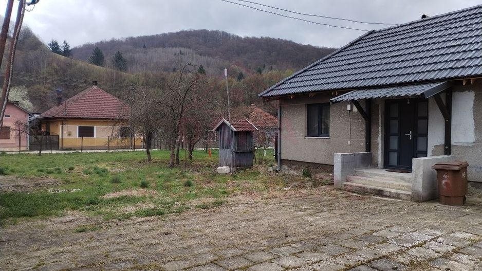 CASĂ DE VÂNZARE ÎN RUSCA MONTANĂ\JUD. CS - Poză 3