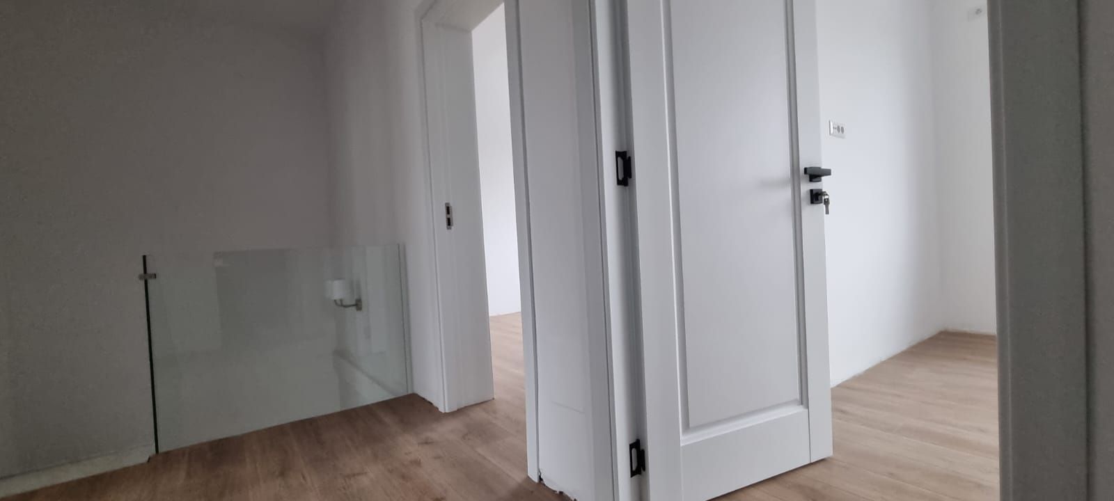 Reședință Modernă cu Finisaje Distinse - Poză 50