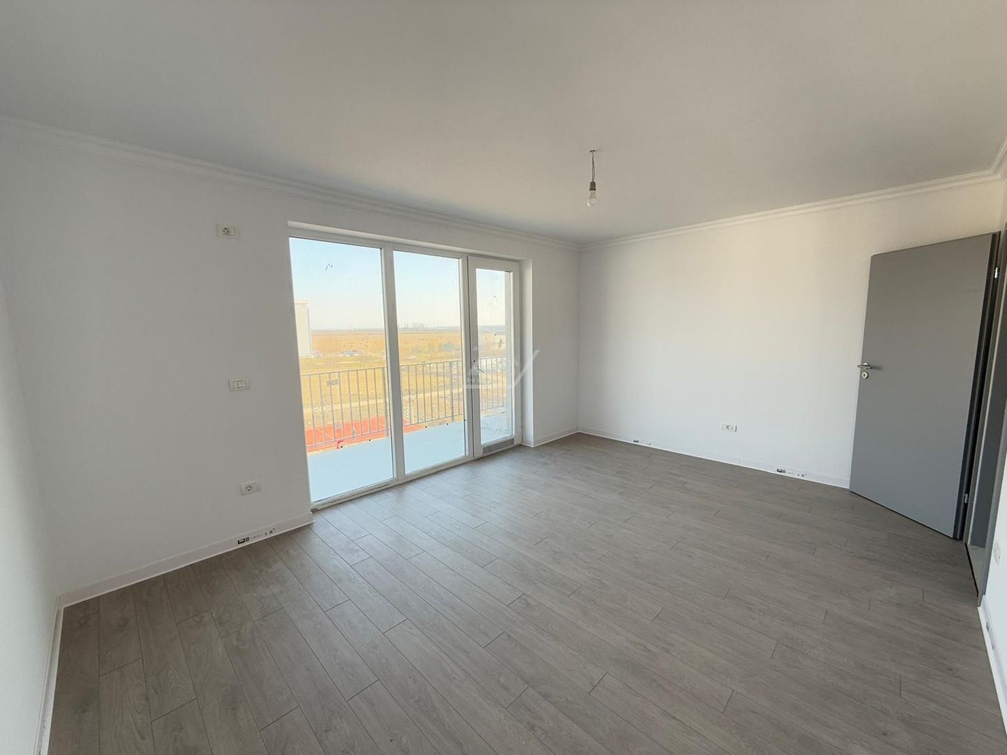 3 camere. Decomandat. Loc de parcare. - Poză 1