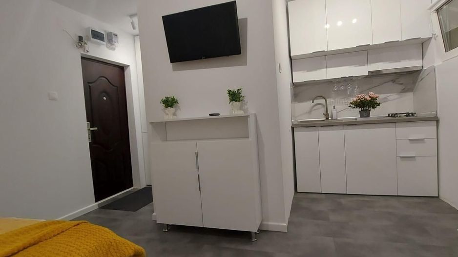 Garsoniera modernă 1 Decembrie, boiler,  AC, etaj 9 - Poză 2