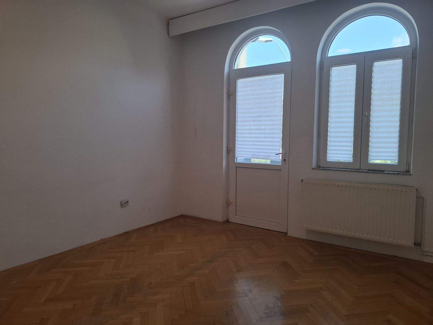 URGENT!,  PARCARE DEDICATA,CURTE EXCLUSIVA, MANSARDA BONUS, NEGOCIABIL - Poză 3