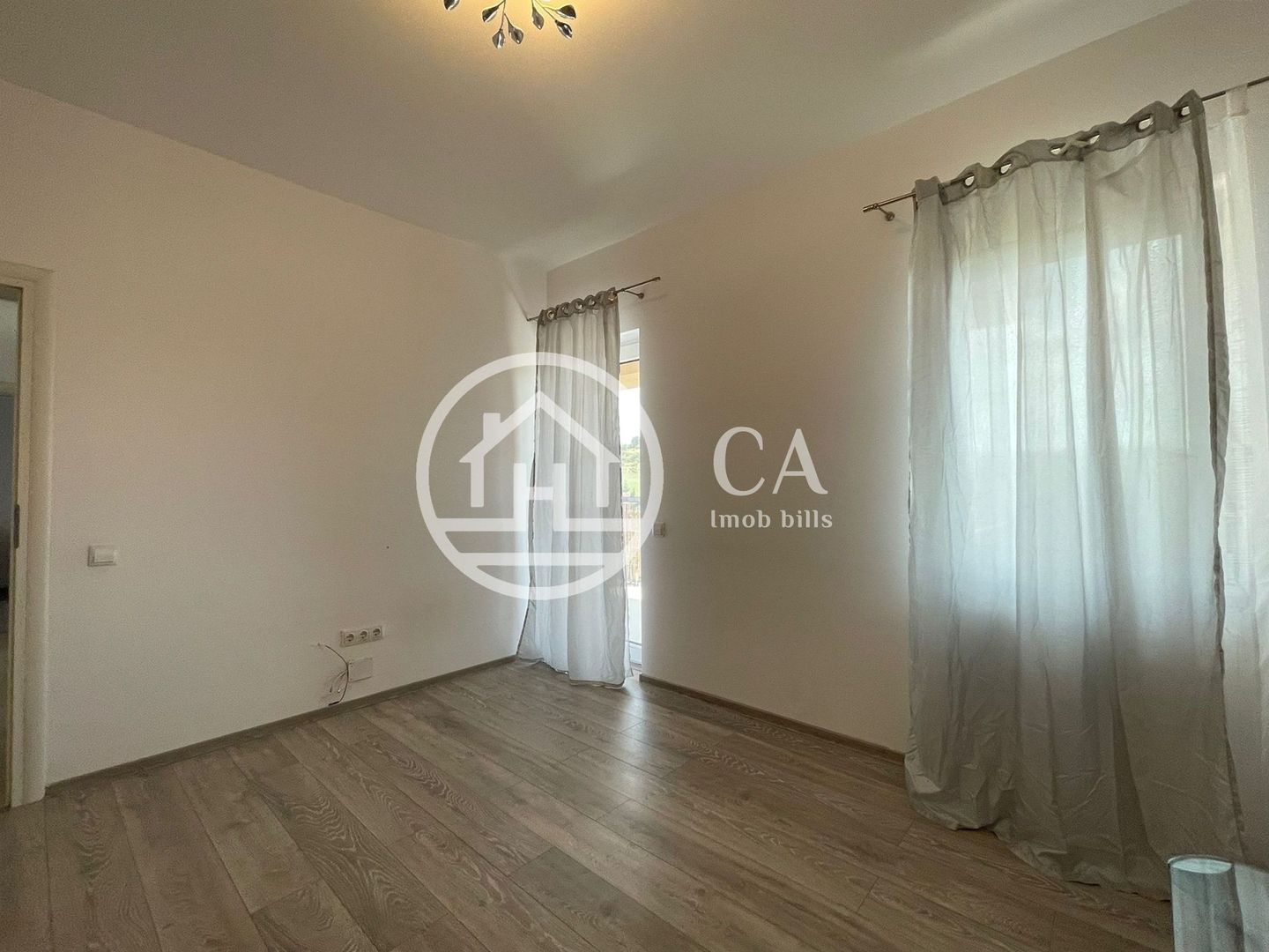 Apartament de închiriat cu 3 camere în Dealuri, Oradea - Poză 3