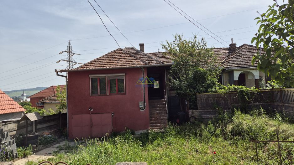 Vand casa 3 camere, garaj, curte, baie si buc, zona Gh. Apostol, 277mp - Poză 1