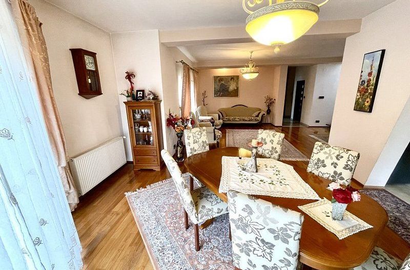 Design clasic, pozitie centrală - casă  în Dumbrăvita - Poză 8