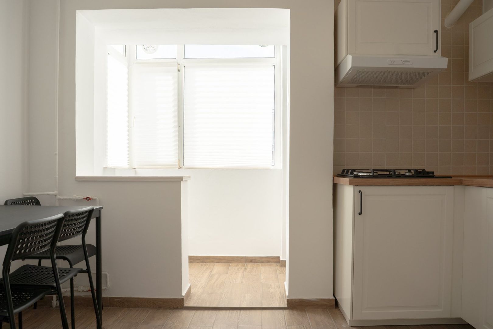 4 camere, 3 dormitoare, 2 băi, boiler, complet renovat - Poză 15