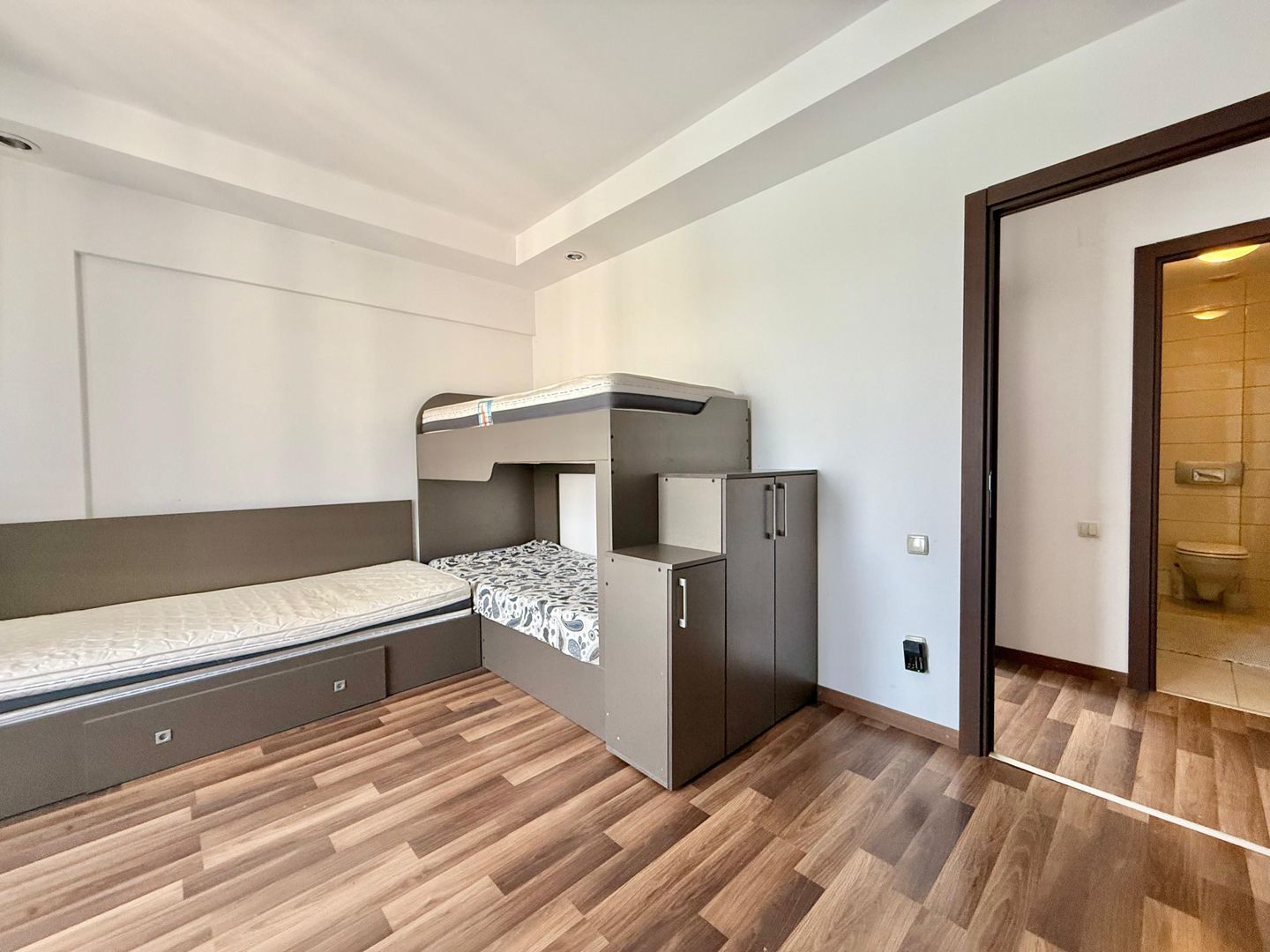 COSMOPOLIS - Apartament cu 3 camere, mobilat si utilat. - Poză 12