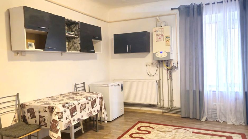 Apartament cu 2 camere la casa, 70 mp -   zona centrala - Poză 2