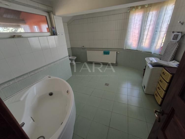 Casă spațioasă și luminoasă, cu teren generos, zona Europa - Poză 9