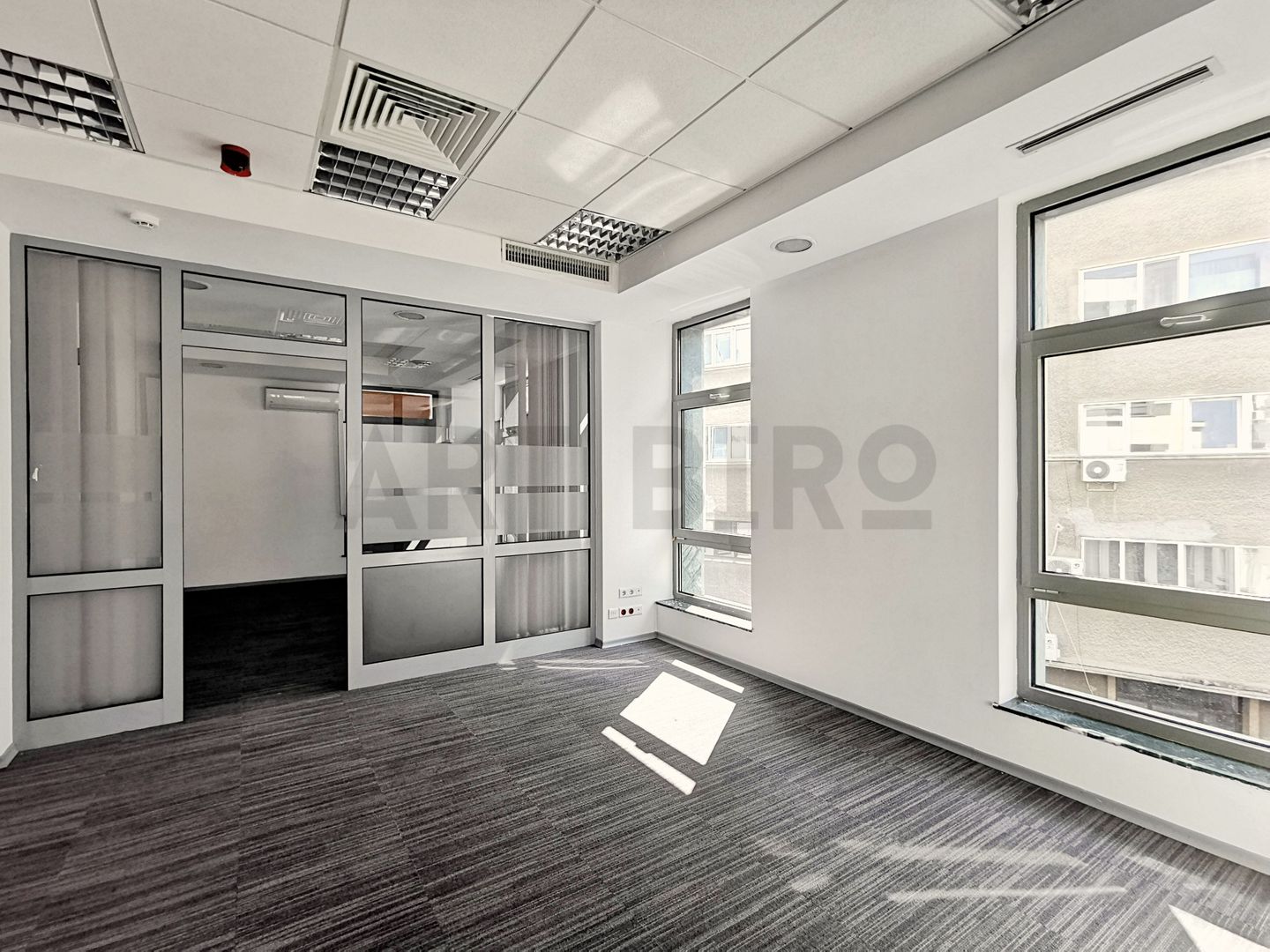 Zero comision, 260-682mp birou mobilat, move-in ready, Romana, 6' metrou - Poză 8