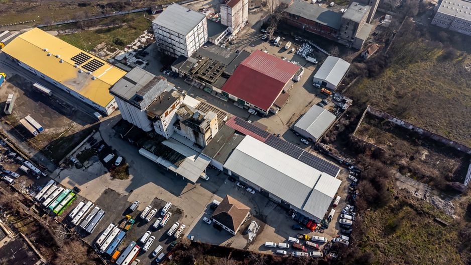 Platforma industriala 3552 mp hale beton si 9883 mp teren - Poză 1