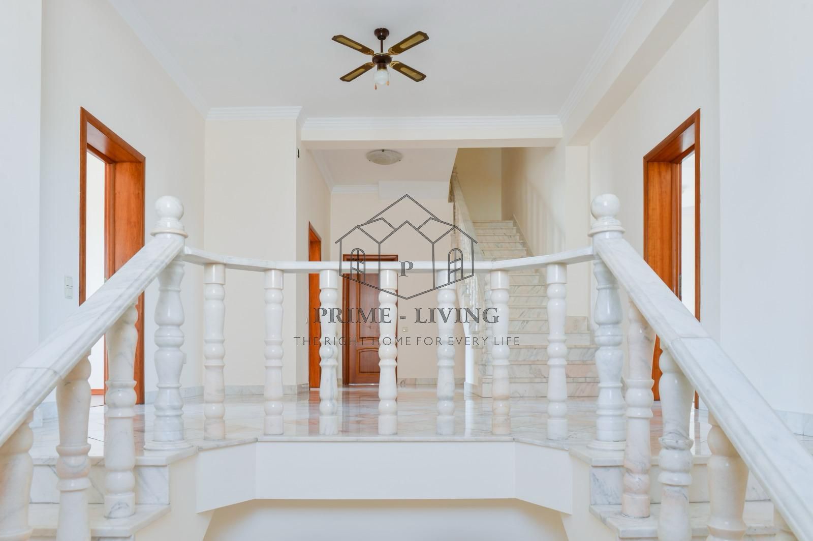 VILA DE LUX CU 6 DORMITOARE SI PISCINA + 800 MP CURTE LA INCHIRIRE - Poză 8