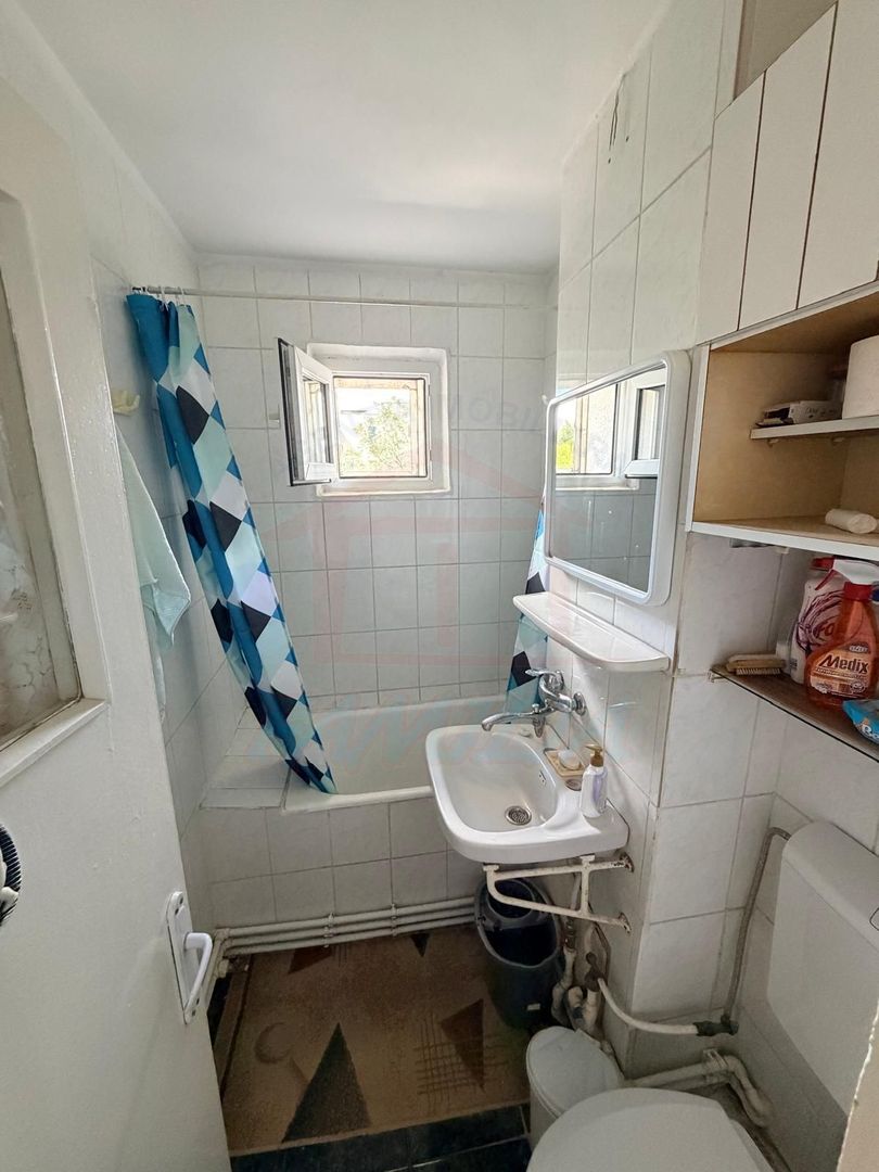 Vanzare apartament cu 4 camere in Micro 13, etaj 3, pret 65 000 euro - Poză 3